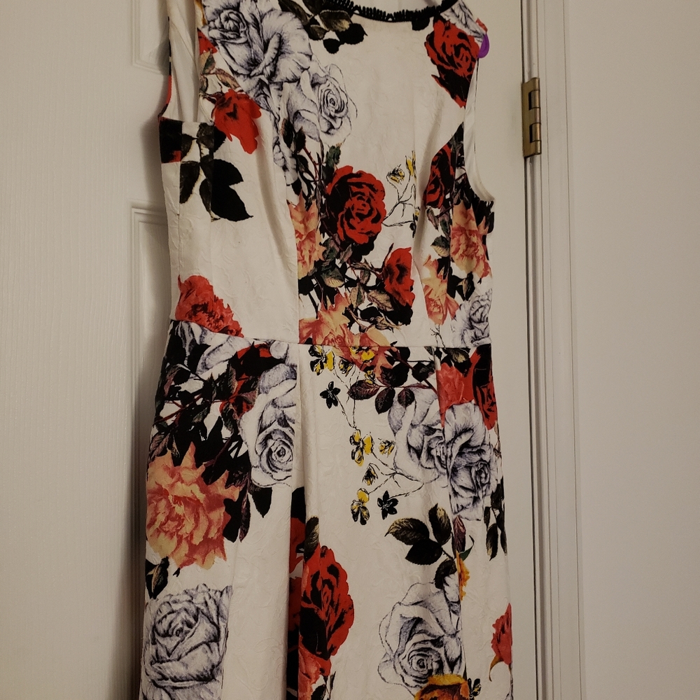 Adrianna Papell floral dress - Picture 10 of 16